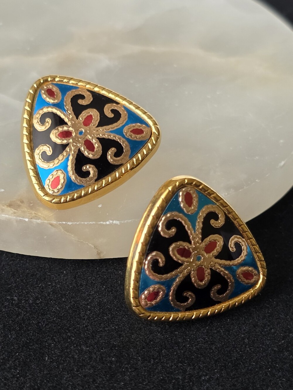 Vintage AVON 1988 Aztec Mosiac Triangle Enamel Earrings Blue Red Gold Tone